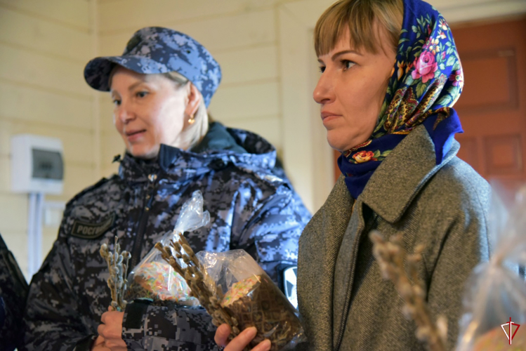 Росгвардейцы приняли участие в молебне, посвященном празднику Воскресения Христова