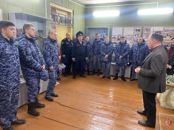 В преддверии Дня Победы росгвардейцы посетили музей боевой славы «Набат памяти» в Удмуртии 