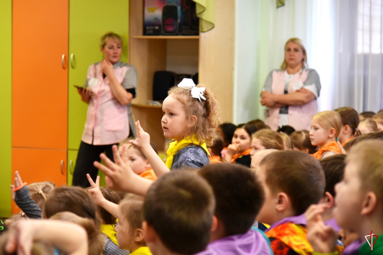 В Удмуртии сотрудники Росгвардии провели урок по безопасности для гостей детского санатория