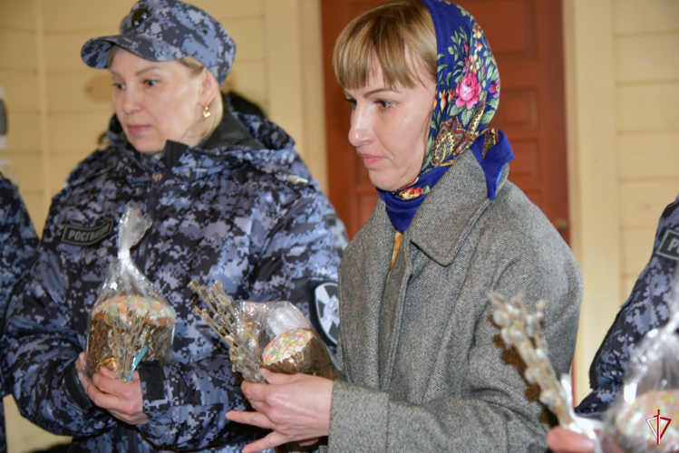 Росгвардейцы приняли участие в молебне, посвященном празднику Воскресения Христова