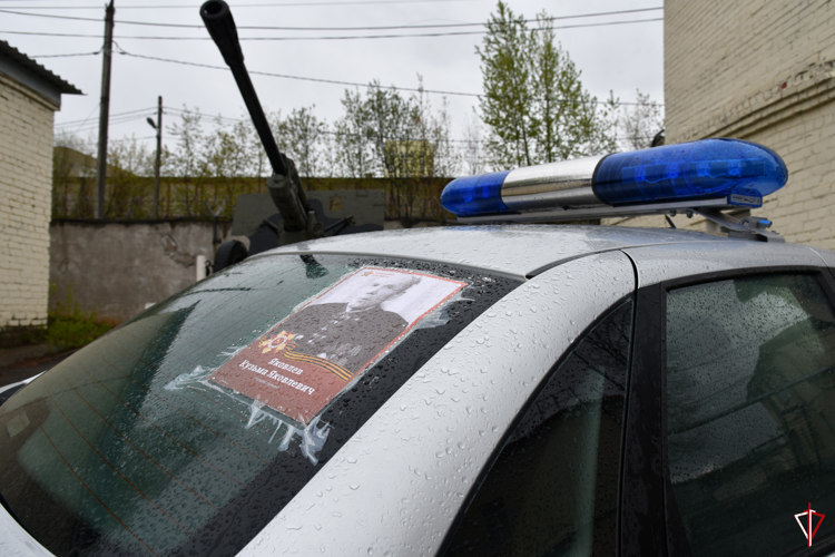 В Удмуртии сотрудники Росгвардии присоединились к акции «Бессмертный автополк» в преддверии Дня Победы