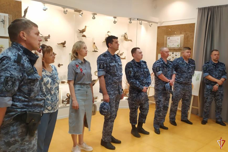 В преддверии Дня России росгвардейцы посетили Увинский историко-художественный музей