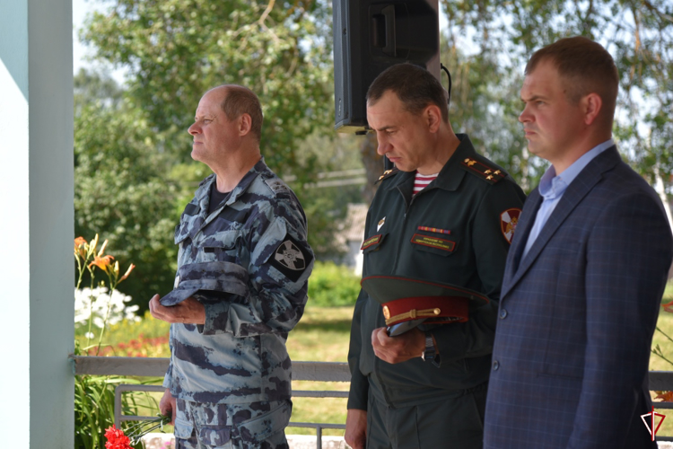 Мемориальную доску погибшему сотруднику Росгвардии открыли в селе Нюрдор-Котья Вавожского района 