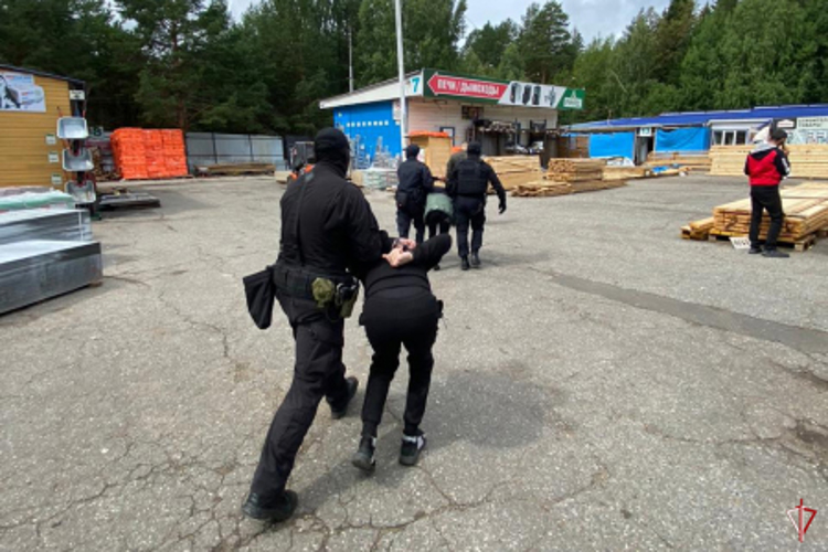 В Удмуртии при содействии спецназа Росгвардии задержан 27-летний ижевчанин, подозреваемый в незаконном обороте наркотиков