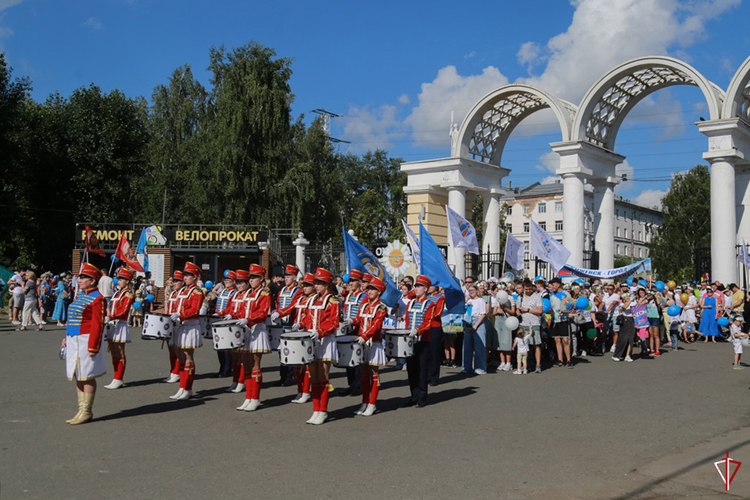 Семья росгвардейца приняла участие во Всероссийском Параде семей в Ижевске