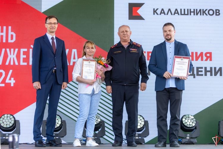 В Удмуртии отличившимся сотрудникам Концерна «Калашников» вручили ведомственные награды Росгвардии