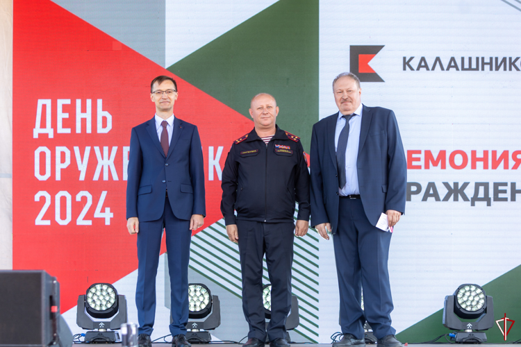 В Удмуртии отличившимся сотрудникам Концерна «Калашников» вручили ведомственные награды Росгвардии