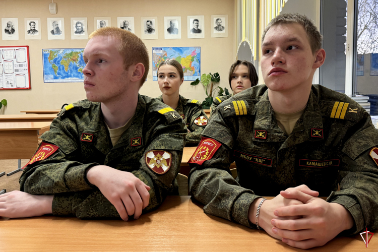 В Удмуртии офицер Росгвардии рассказал школьникам об основателе  российских войск правопорядка генерале Евграфе Комаровском 
