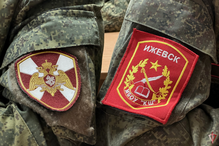 В Удмуртии офицер Росгвардии рассказал школьникам об основателе  российских войск правопорядка генерале Евграфе Комаровском 