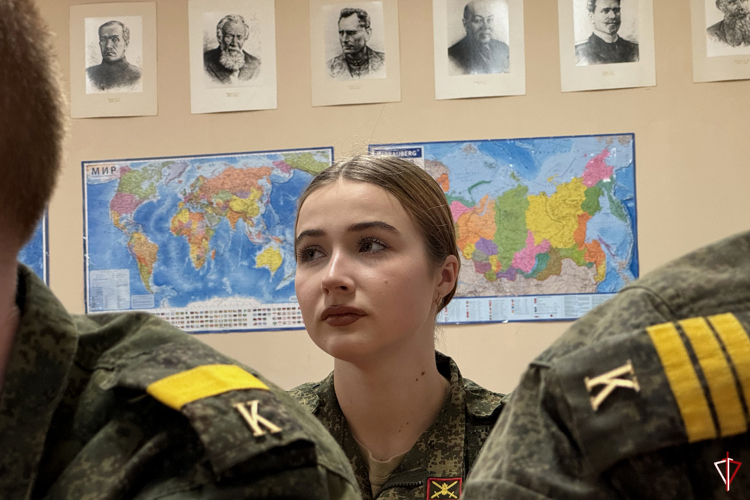 В Удмуртии офицер Росгвардии рассказал школьникам об основателе  российских войск правопорядка генерале Евграфе Комаровском 