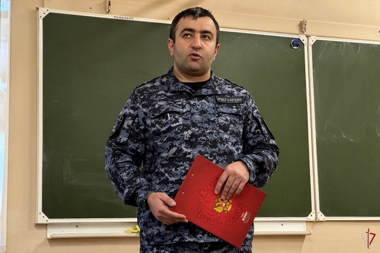 В Удмуртии офицер Росгвардии рассказал школьникам об основателе  российских войск правопорядка генерале Евграфе Комаровском 