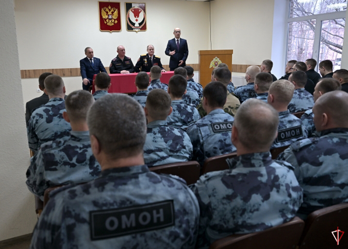 Глава Удмуртии поздравил росгвардейцев с Днём героев Отечества