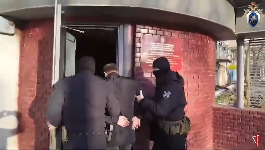 В Удмуртии при силовой поддержке спецназа Росгвардии задержаны два судебных пристава, подозреваемых в нарушении закона