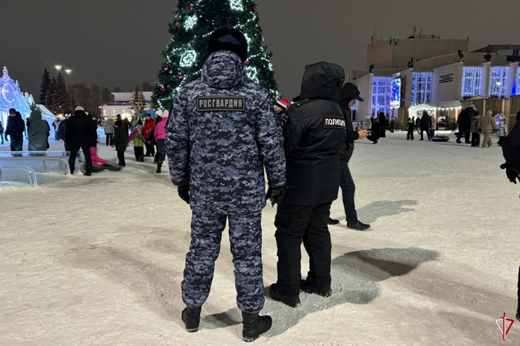 Росгвардейцы приняли участие в обеспечении правопорядка и безопасности в новогоднюю ночь в Удмуртии