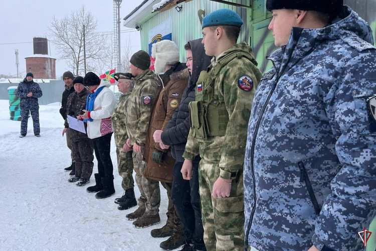 Росгвардейцы в Можге приняли участие в открытии детского турнира по лазертагу