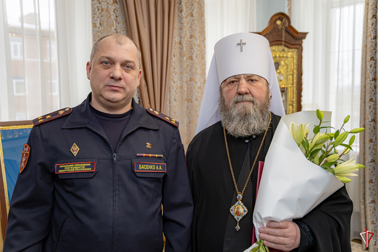 В Удмуртии начальник Управления Росгвардии поздравил с днем тезоименитства Митрополита Ижевского и Удмуртского Викторина