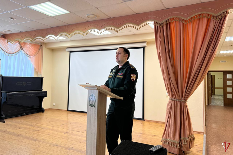 Офицер Росгвардии встретился со студентами филиала Российской правовой академии в Ижевске