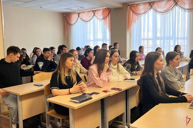 Офицер Росгвардии встретился со студентами филиала Российской правовой академии в Ижевске