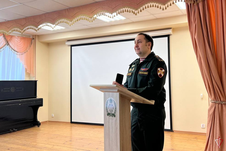 Офицер Росгвардии встретился со студентами филиала Российской правовой академии в Ижевске