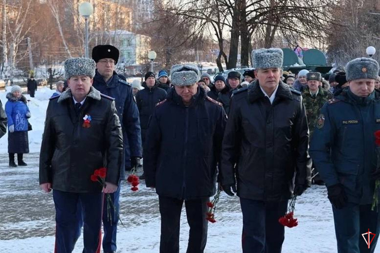Руководство Управления Росгвардии по Удмуртской Республике приняло участие в церемонии возложения цветов к памятнику воину-интернационалисту