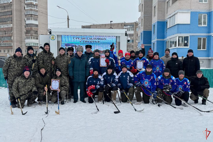 Росгвардейцы завоевали "серебро" на турнире по хоккею на валенках среди силовых структур Удмуртии