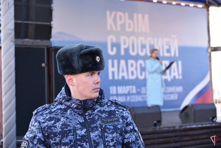Сотрудники Росгвардии приняли участие в обеспечении общественной безопасности во время проведения фестиваля «Крымская весна» в Ижевске
