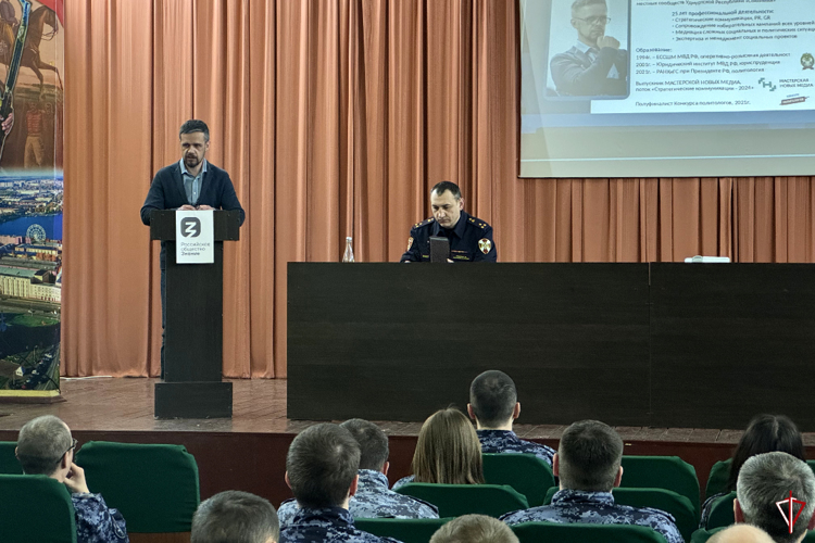 Росгвардейцы пообщались с представителем Российского общества «Знание»