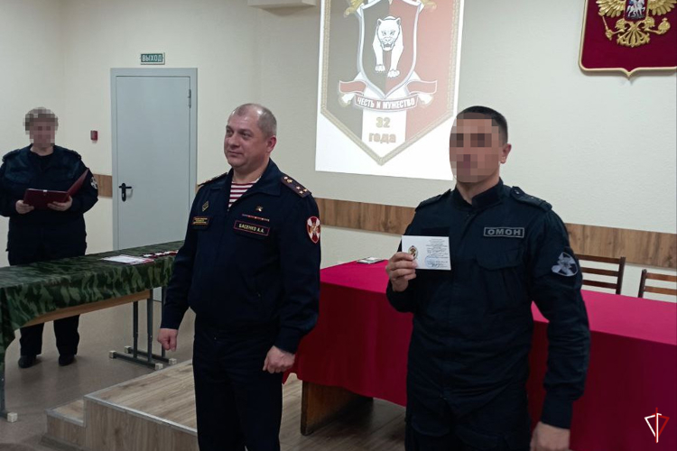 В Удмуртии начальник территориального управления Росгвардии поздравил личный состав ОМОН «Барс» с годовщиной образования отряда