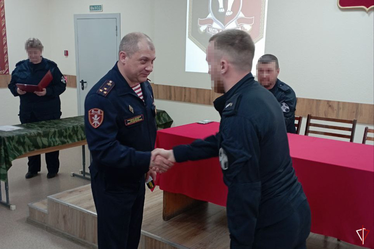В Удмуртии начальник территориального управления Росгвардии поздравил личный состав ОМОН «Барс» с годовщиной образования отряда