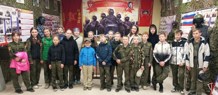Росгвардейцы провели уроки мужества для воспитанников кадетских классов в Удмуртии