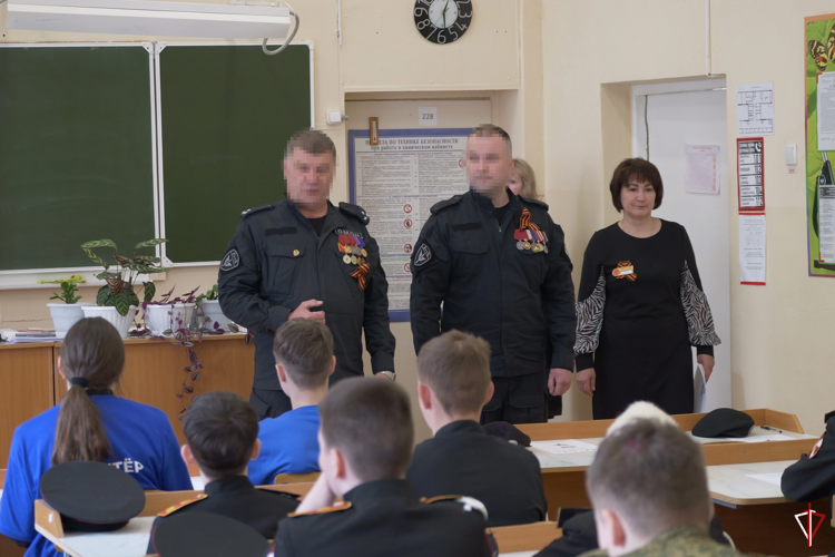 Росгвардейцы провели уроки мужества для воспитанников кадетских классов в Удмуртии