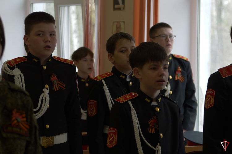 Росгвардейцы провели уроки мужества для воспитанников кадетских классов в Удмуртии