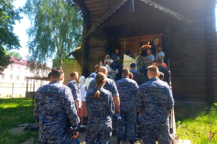 Росгвардейцы приняли участие в божественной литургии, посвященной памяти Дмитрия Донского