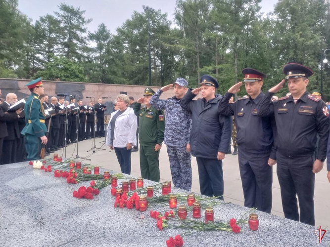 В Удмуртии росгвардейцы приняли участие в акции «Свеча памяти» в память о погибших в годы Великой Отечественной войны