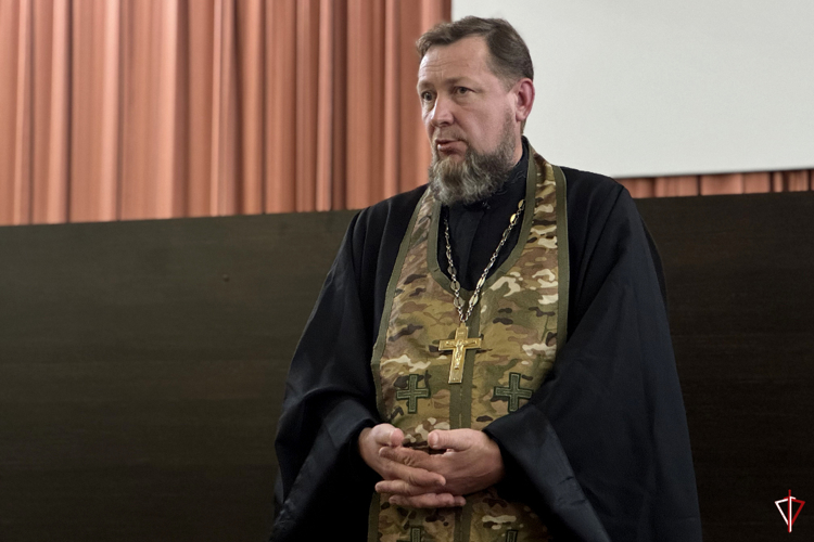 Священнослужитель провел встречу с росгвардейцами в Удмуртии 