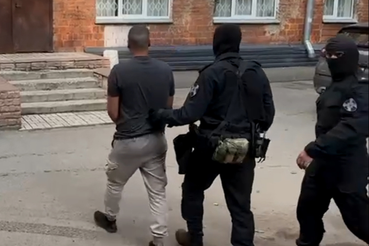 В Удмуртии при содействии спецназа Росгвардии задержан предприниматель, подозреваемый в хищении почти 3 млн руб. у госпредприятия