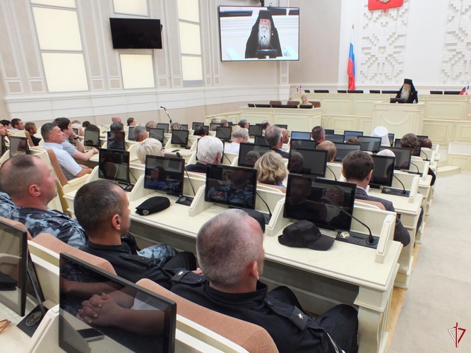 В Удмуртии сотрудники спецназа приняли участие во встрече с Героем Советского Союза монахом Киприаном 