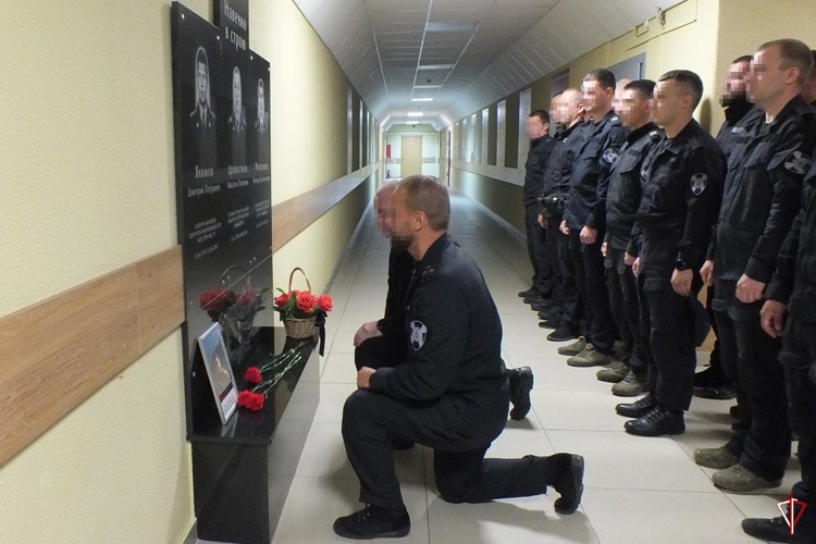 Сотрудники СОБР «Соболь» Росгвардии по Удмуртской Республике почтили память погибшего коллеги Абукара Ризаханова