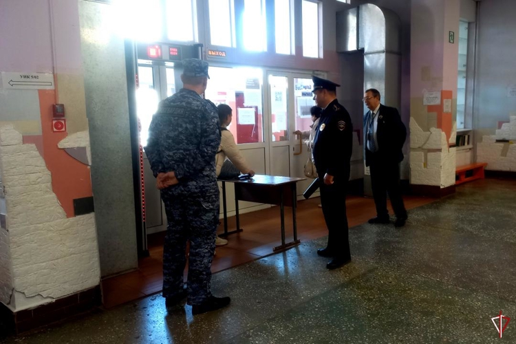 В Удмуртии сотрудники Росгвардии принимают участие в обеспечении общественной безопасности в ходе проведения Единого дня голосования