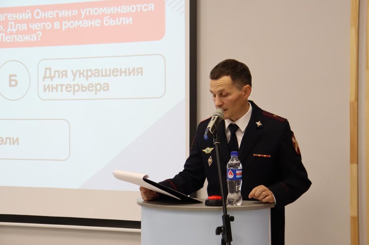 Сотрудник вневедомственной охраны Управления Росгвардии по Удмуртской Республике выступил диктором «Оружейного диктанта»