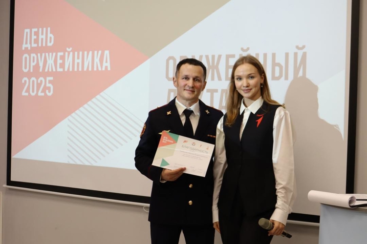 Сотрудник вневедомственной охраны Управления Росгвардии по Удмуртской Республике выступил диктором «Оружейного диктанта»