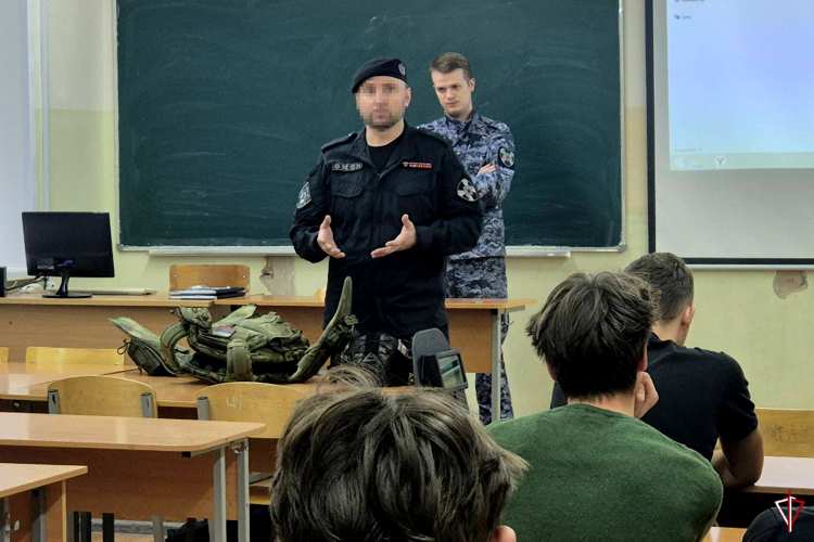 Росгвардейцы провели урок патриотизма с учащимися ижевского техникума