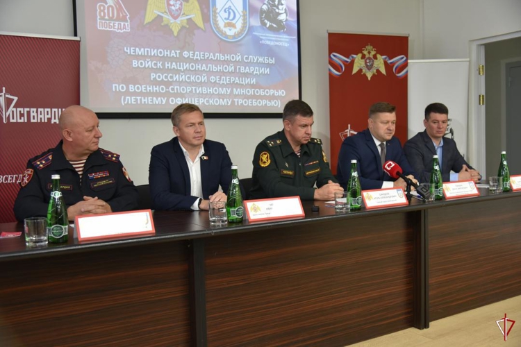 В Удмуртии в преддверии Всероссийского чемпионата Росгвардии по летнему офицерскому троеборью состоялся брифинг