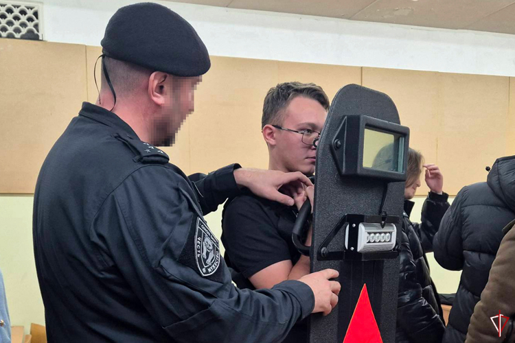 Росгвардейцы провели урок патриотизма с учащимися ижевского техникума