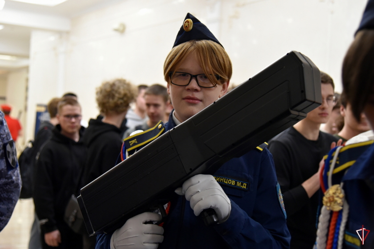 В Удмуртии росгвардейцы присоединились к Всероссийской акции «Есть такая профессия — Родину защищать!»