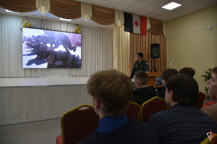 Представитель Саратовского военного института Росгвардии провел профориентационные встречи с выпускниками школ Удмуртии