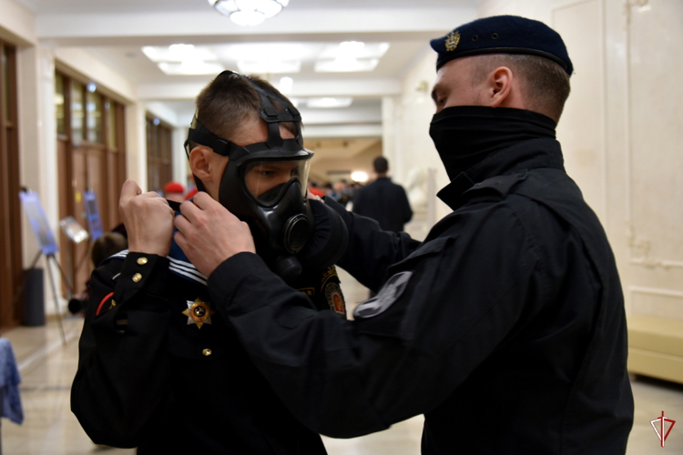 В Удмуртии росгвардейцы присоединились к Всероссийской акции «Есть такая профессия — Родину защищать!»