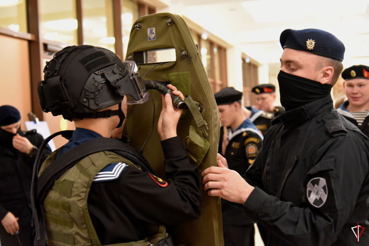 В Удмуртии росгвардейцы присоединились к Всероссийской акции «Есть такая профессия — Родину защищать!»