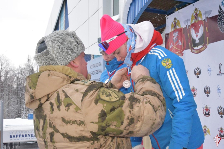 В Удмуртии завершился чемпионат Приволжского округа Росгвардии по лыжным гонкам и служебному двоеборью (видео)