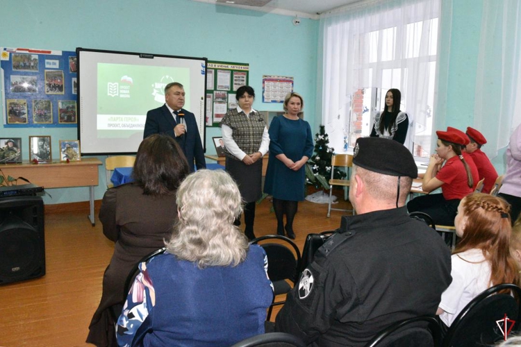 В Удмуртии сотрудники Росгвардии приняли участие в открытии «Парты Героя» в честь погибшего коллеги